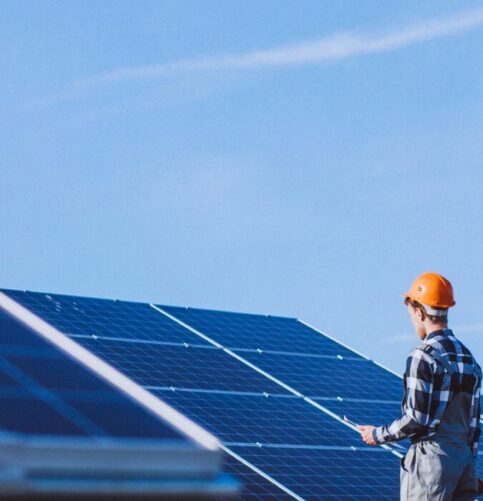 man-worker-firld-by-solar-panels-483x501